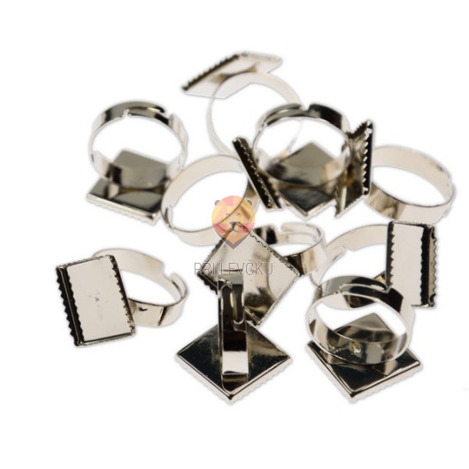 Prstan platinaste barve s ploščico 14 x 14 mm, 10 kos